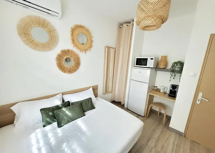 Chambre Climatisee Lit Double Dans Villa - Proche Centre Tramway